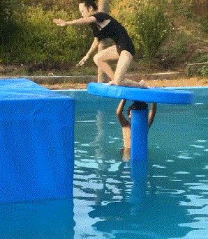 |搞笑GIF:这步子还能迈的再小一点吗?