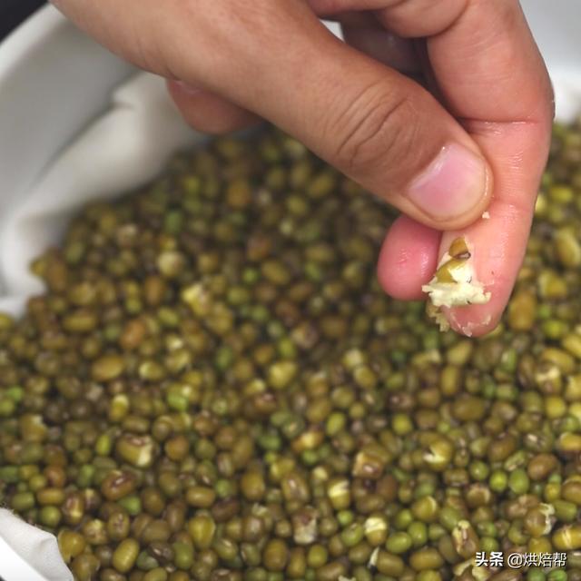 大米也能做月饼不仅低糖低脂,而且香味十足,女生多吃也不怕胖