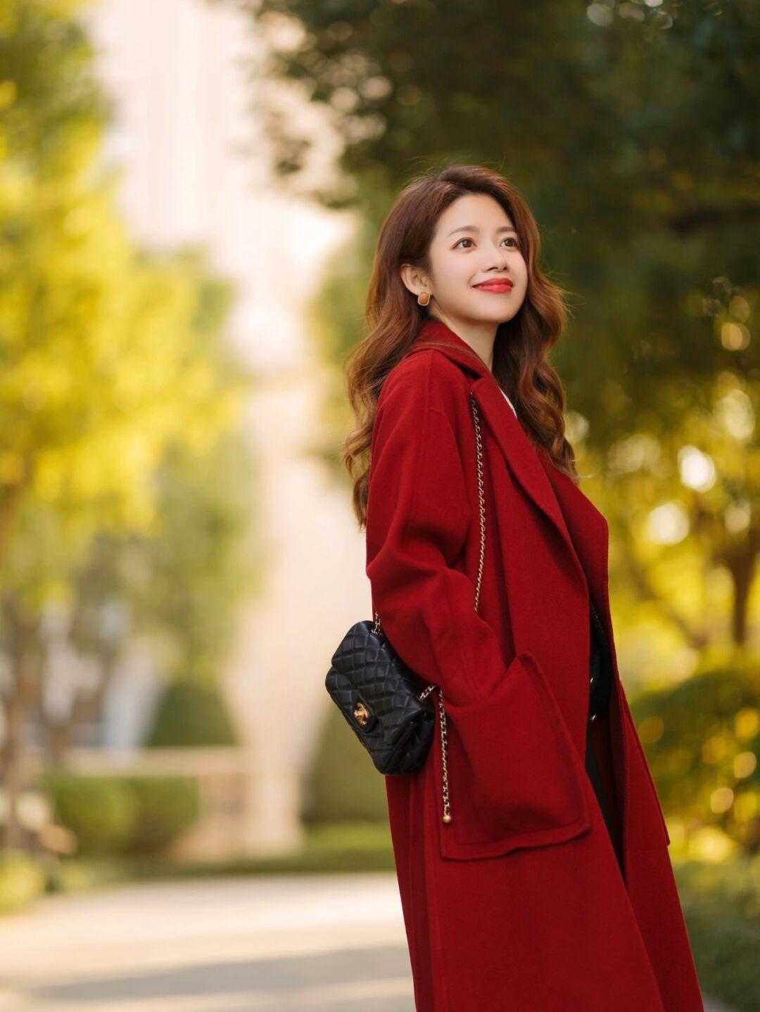 喜庆 元旦跨年如何穿?原来红色外套这么喜庆,太适合跨年了