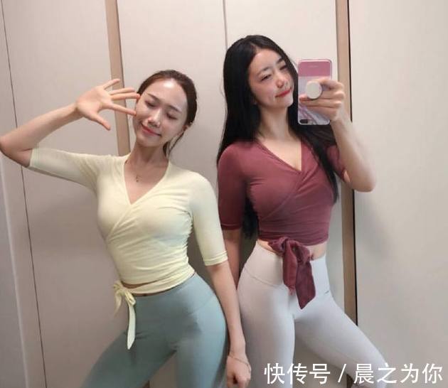 时尚 高挑修身的打底裤美女,展现出完美修长的身材,魅力十足!