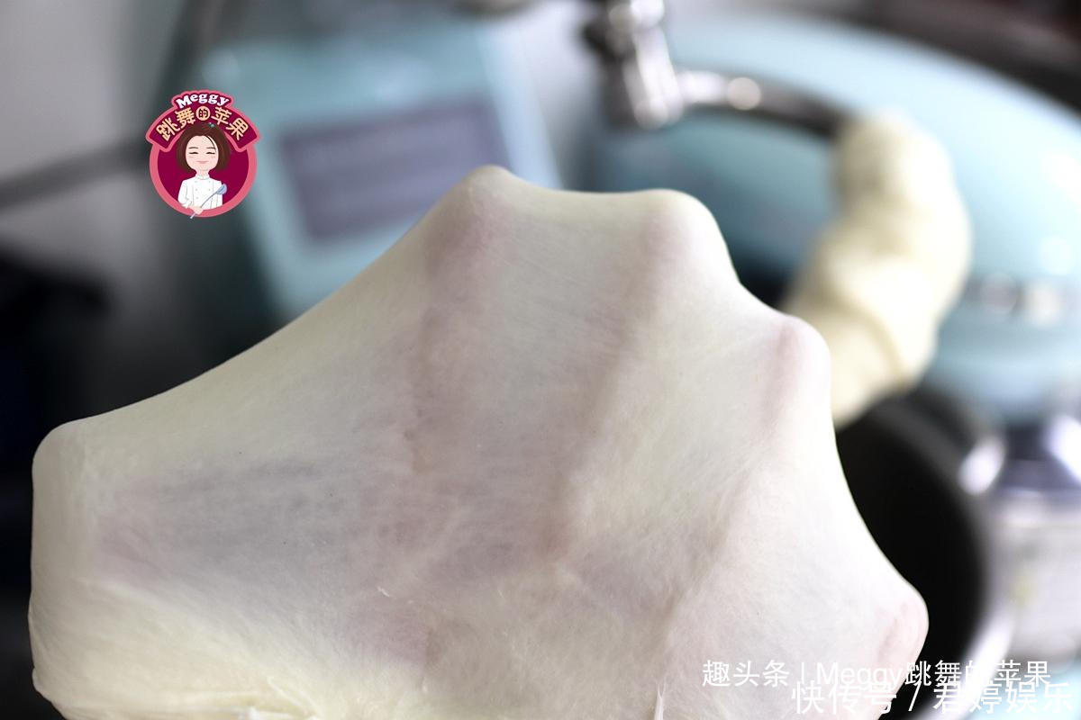 柔软香甜的小面包,加1把果干,儿子特爱吃,外面根本买不到