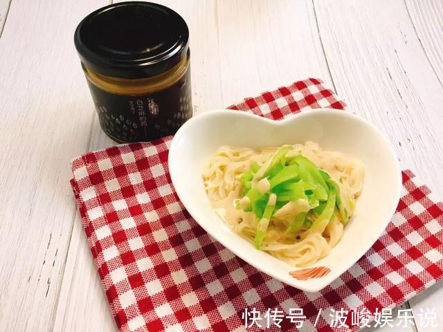 辅食|补钙食材排名第一的原来是它！十分钟给宝宝做出来一道高钙辅食