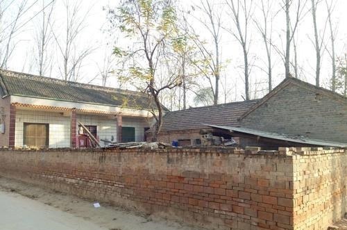 宅基地|自家宅基地盖房也违法?这几点农民要注意,三类情况真会违法!