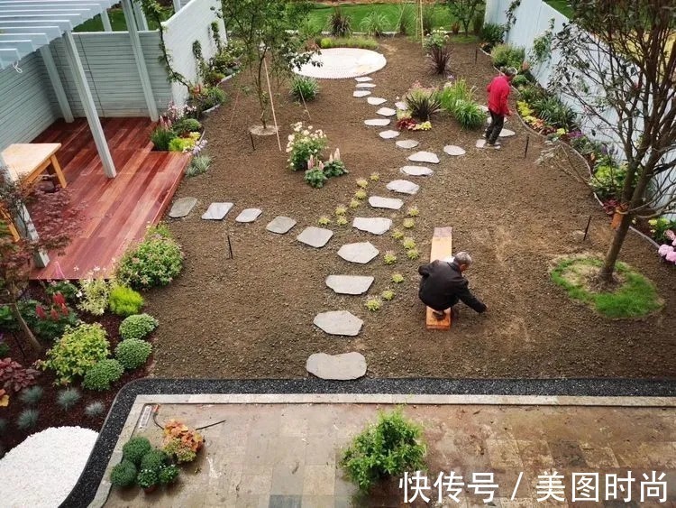 满园|2年前,买了一栋带院子的房子,在高楼喧嚣中建一个“梦幻花园”