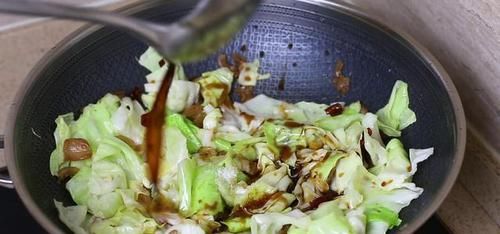  大厨为你解密：手撕包菜为什么那么好吃？必须掌握其中几个技巧