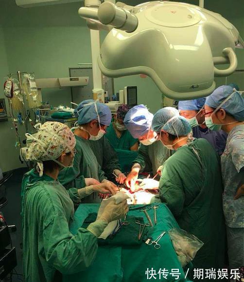 新生儿|深夜产房:四级心脏病孕妇产子,只有爸爸抱着新生儿回家