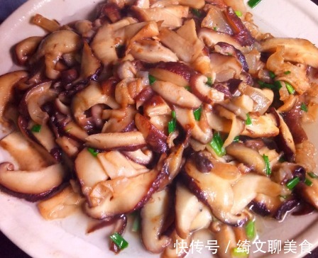 生味儿|炒香菇时，别只知道焯水！再加这一步，香菇嫩滑好吃，没有生味儿