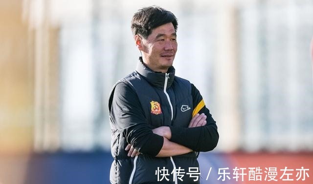 李金羽|下午15点!国足传出消息新教练李霄鹏出招了,有点江湖气息