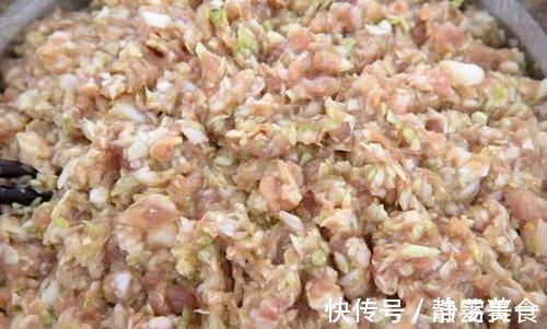 肉馅|给肉馅去腥,加料酒还是加鸡蛋?分享正确做法,肉馅鲜嫩无腥味