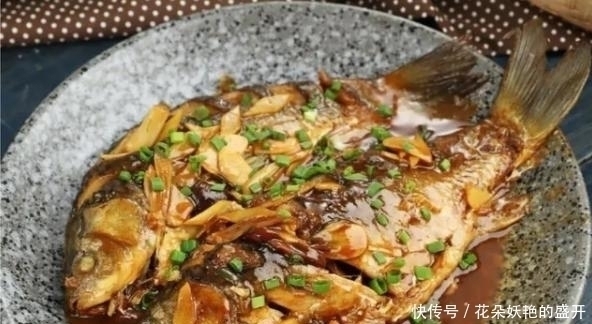 鱼刺卡喉|3岁孩子不小心卡了鱼刺,父母的2个果断救了他,医生真棒