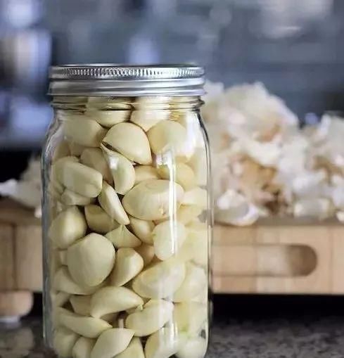 还在炒菜放大蒜吗?营养全无太可惜了,这样才是最好的吃法!