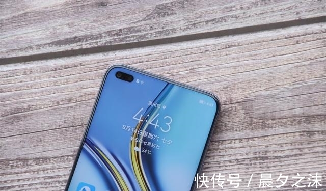 荣耀x2|从2199元跌至1579元，66W+6400万三摄，从中端市场跌至低端市场