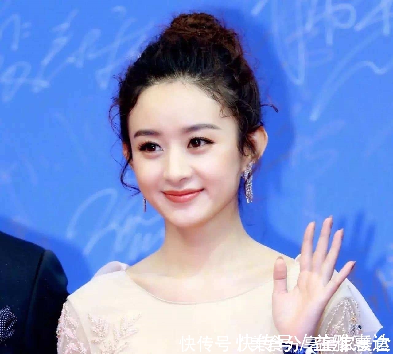 妹子们|今年最火的“丸子头”,你会扎吗?这三个误区不要犯,超显老