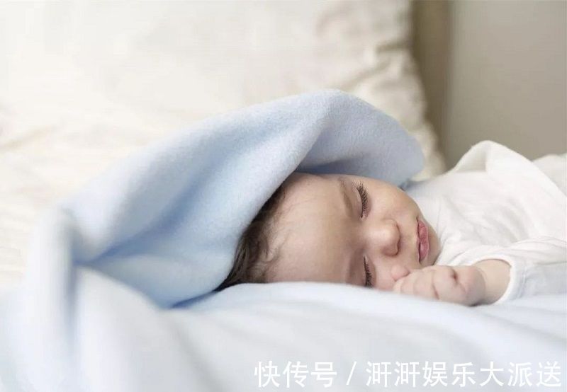 脊柱|1岁内的宝宝,入睡不可用这两种方式,造成的伤害会伴随一生