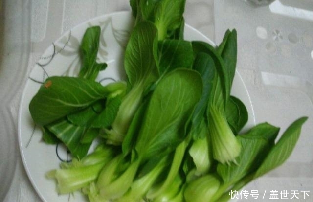 肝不舒服，吃飯時做到3多吃、3多喝，排毒養肝