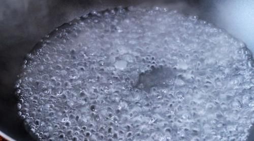 1个梨，一点冰糖，记住这个配方，你也能吃到素燕窝