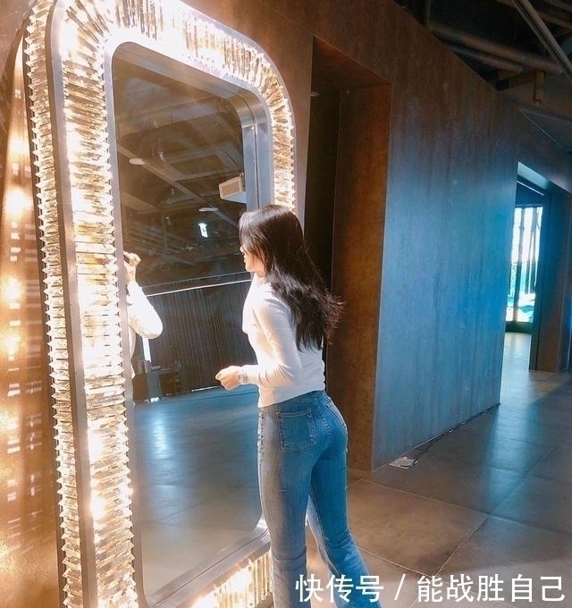 健身房|体育老师转行健身私教，身材胖瘦有度颜值高，穿牛仔裤真好看