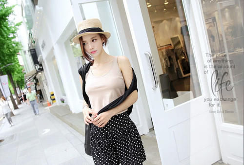 清新脱俗 孙允珠:夏日圆领吊带针织衫束腰波点短裙