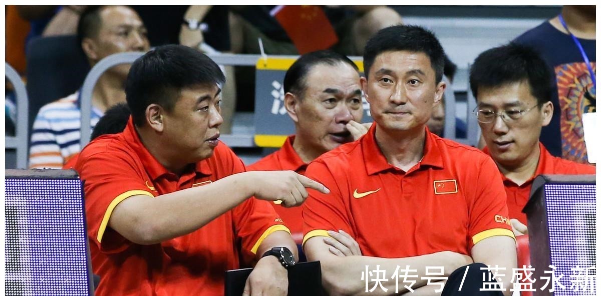 首发|央视直播!中国男篮再起航,首发名单悬念揭晓,篮坛传奇出山辅助!