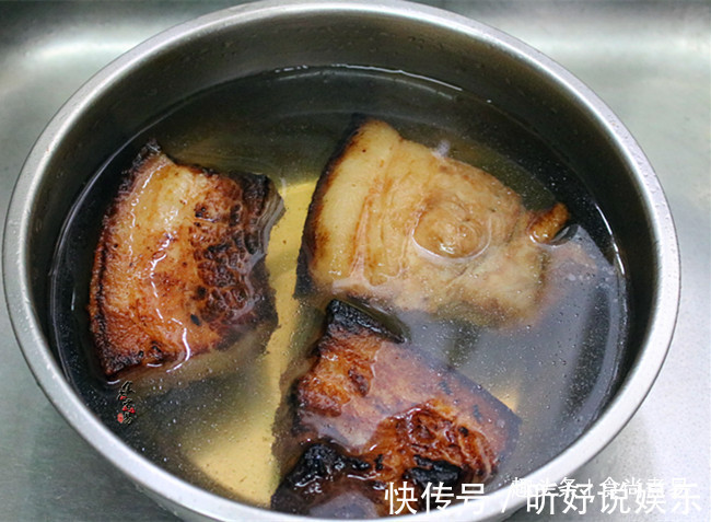 客家扣肉此做法,配菜比肉类还好吃,香香糯糯不油腻,下饭一级棒