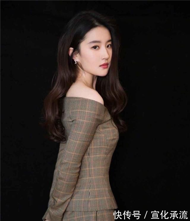 穿搭 奔四的女人尽量别留短发,很土!推荐这5款发型,太减龄!