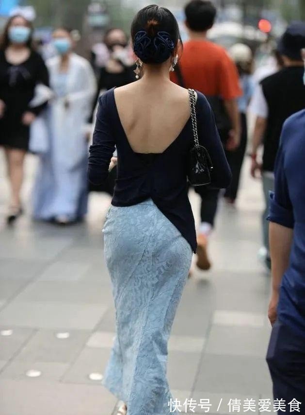 连衣裙 取代“筷子腿”,也成就了“酒杯腿”,这样穿备受直男青睐!