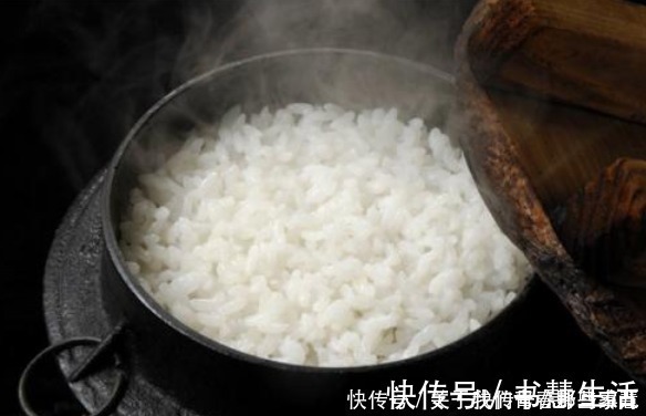 松软|煮米饭时,直接加水煮是大错,多做2步,出锅松软香甜,颗粒分明