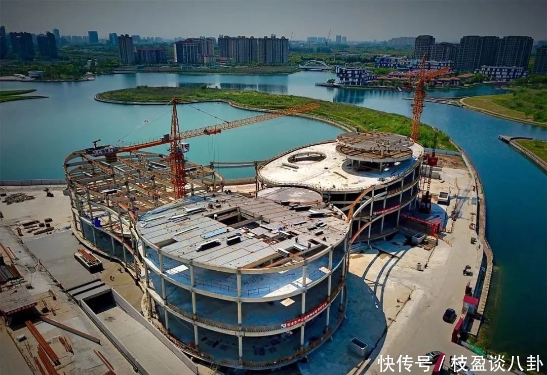 金海湖|建筑可阅读：金海湖畔这座年轻的博物馆，形似大珠小珠落玉盘