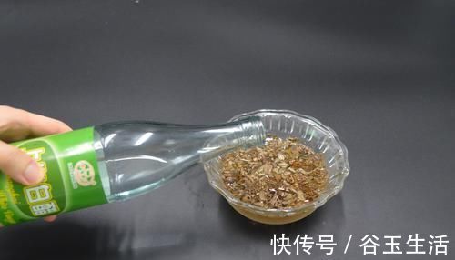 茶叶放白醋里泡一泡，真是厉害了，解决家家都困扰的烦恼，太棒了