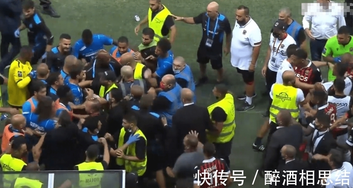 马赛|一场没踢!梅西后悔了,100多球迷冲进场内,围攻球员引发大混乱
