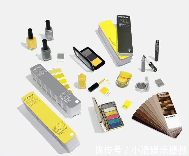 ting 2021年度流行色，极致灰和亮丽黄，对我们的穿搭有什么启发？