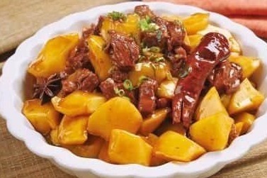 土豆烧肉时，大家通常忘记关键一步，难怪烧出来不好吃！