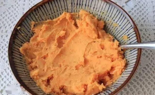 红薯这做法火了，香甜酥脆，咬一口酥掉渣，3分钟学会！