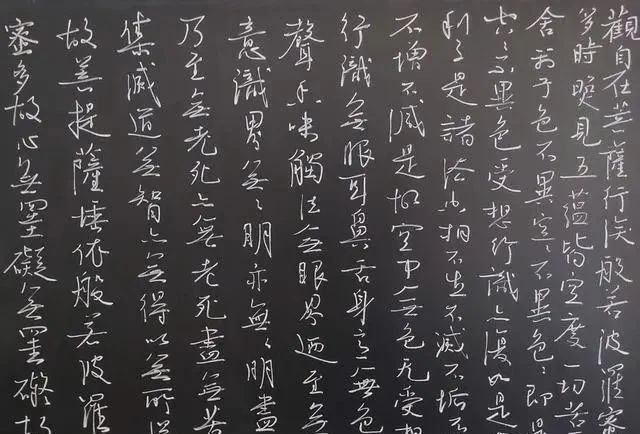 老师&小学老师晒粉笔字,一手精湛草书,让人惊艳,笔走龙蛇,大气磅礴