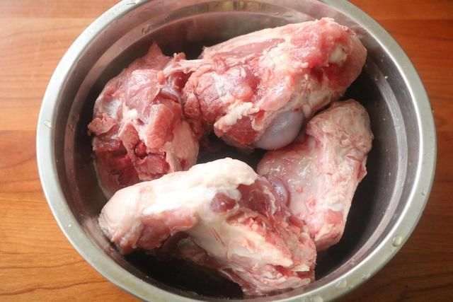 诱人|家庭版本的卤棒骨,每次卤一大锅瞬间被抢光,解馋更过瘾!香