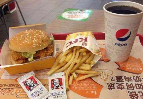 总要|吃肯德基时,餐盘上面为啥总要垫一张纸服务员很多人不懂装懂