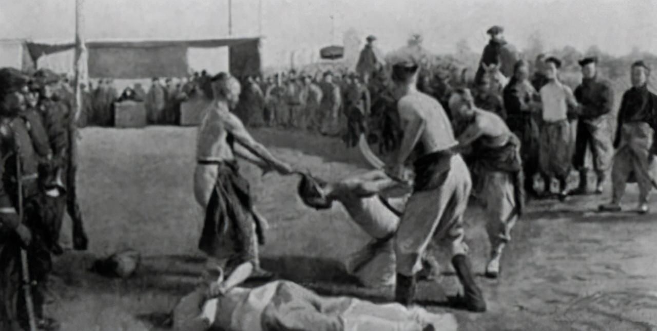 凄惨|历史上最后一个刽子手：刀法高超，可连皮留全尸，晚年凄惨