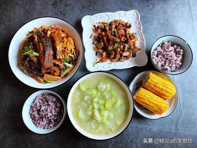 莲藕|夫妻俩的晚餐，2菜1汤只花了12元，荤素搭配吃得香，朋友：太省啦