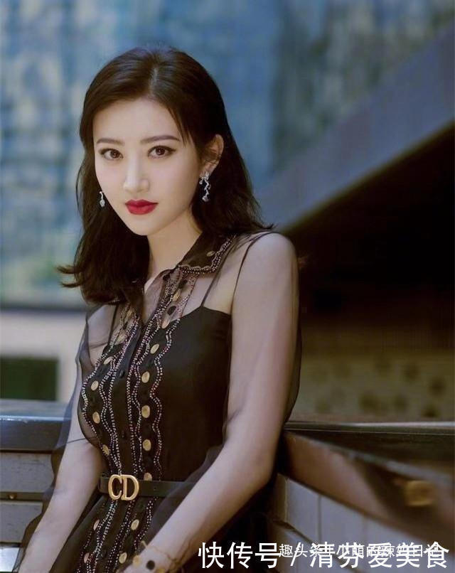 发型|''黑长直''早已过时!今年流行这4种发型,脸大的女生也合适