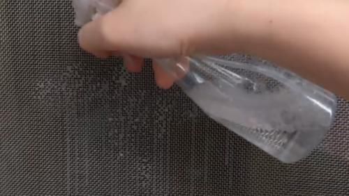 容器|纱窗脏了不用拆洗,只需喷一喷,污垢哗哗往下掉,立马洁净如新