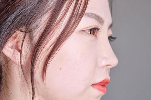 58岁皮肤白皙，没有斑斑点点，怎么保养的？她的方法比较靠谱