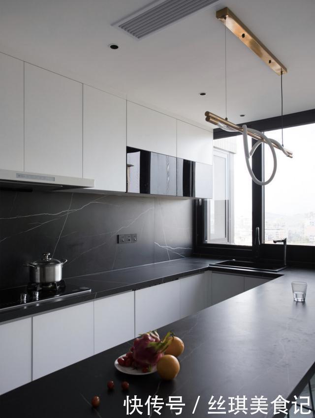 墙面|厨房别再贴瓷砖了,这种新型替代材料,看着高级还耐脏