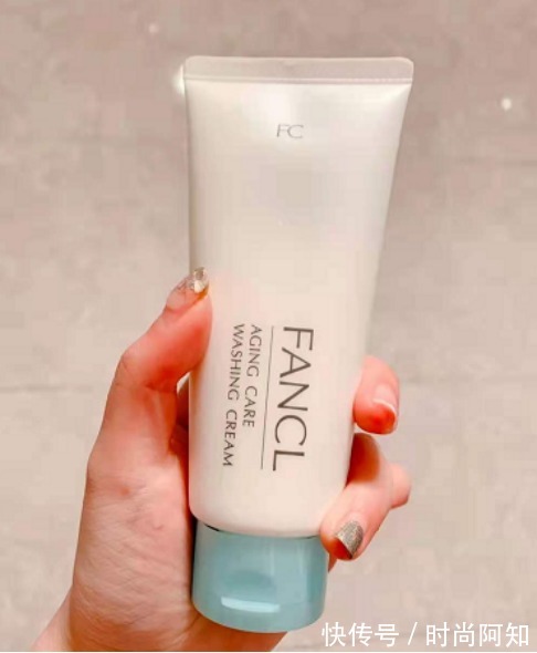 氨基酸洗面奶|3个洗面奶毁脸的误区,很多人都中招,小心皮肤越洗越糟