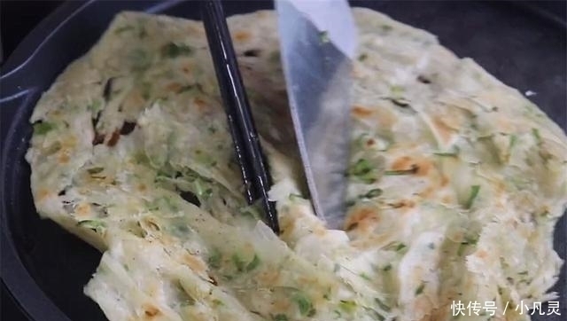 葱油饼好吃有诀窍,层层酥脆,做法简单,学会可以摆摊了