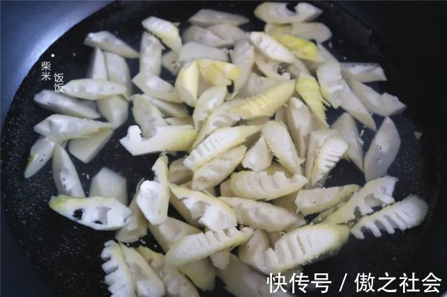 排骨|这汤太鲜了，三种食材一锅炖，不放一粒盐，现在喝正当时