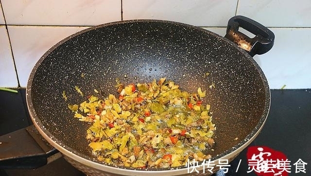 酸腌菜|30年来，吃过的土豆最最好吃的做法，根本停不下来