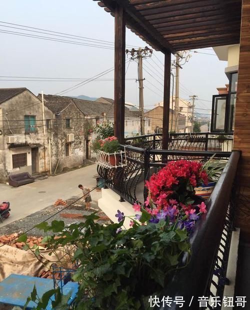 自建房|闺蜜家的自建房才花50W,还带私人花园、鱼塘,我真不信!