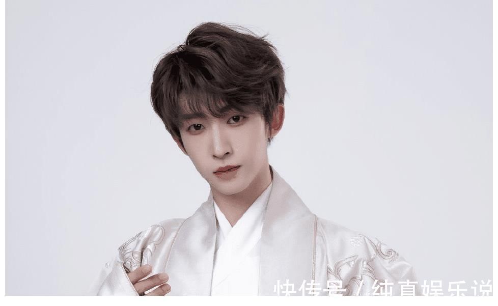 這一同框,網友們都開始質疑劉宇的身高了