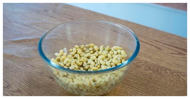 豆腐脑在家就能做,2把黄豆做4碗,如果冻般滑嫩爽口,早餐必备