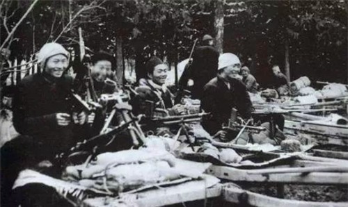 时期|抗日时期，他假装和日军拼刺刀，日军跨过埋伏圈后，他：机枪扫射